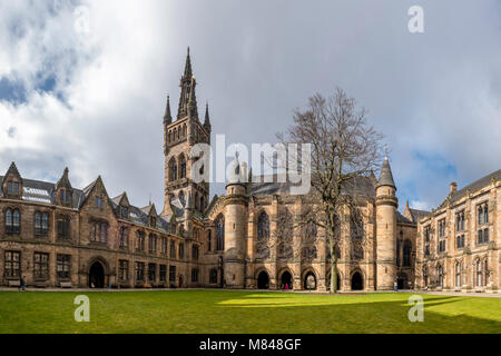 Vue de l'est carré à l'Université de Glasgow, Ecosse, Royaume-Uni Banque D'Images