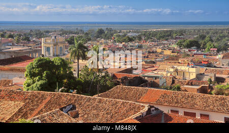 En vue de dessus les toits de la partie historique de la ville des Caraïbes de Trinidad. Banque D'Images