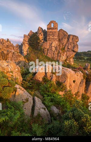 Abadoned ancienne chapelle construite sur l'éperon rocheux à Roche Roche, Cornwall, Angleterre. L'été (juillet) 2017. Banque D'Images