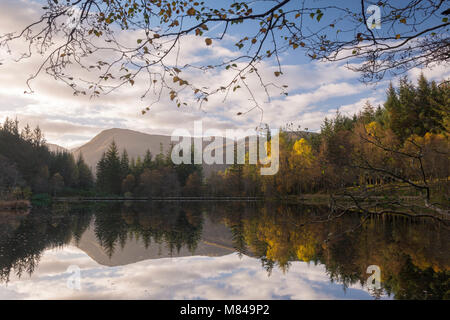 Reflets d'automne sur Glencoe Lochan, Glencoe, Ecosse, Royaume-Uni. L'automne (octobre) 2017. Banque D'Images