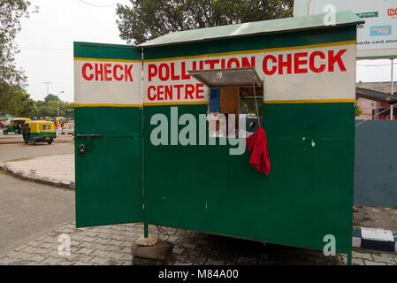 Chandigarh, Inde : un stand de détection de la pollution dans les rues de Chandigarh Banque D'Images