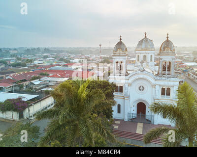 Vue sur Ville Diriamba drone au Nicaragua. L'église centrale à Diriamba city Banque D'Images