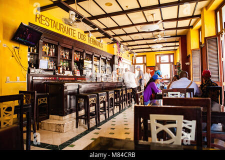 La Havane, Cuba - 12 décembre 2016 : restaurant cubain et bar Hermanos 'Dos' à Cuba / La Havane Banque D'Images