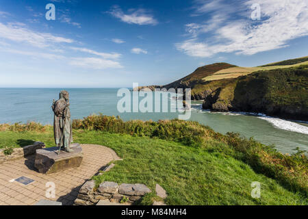 Statue de St Carannog à Llangrannog dans Ceredigion Banque D'Images