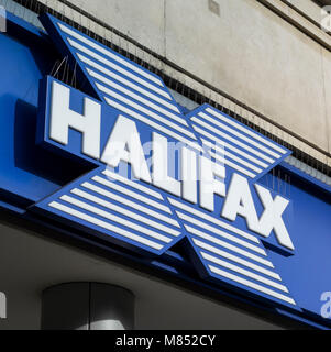 Halifax Bank sur Kensington High Street, Kensington, London, UK Banque D'Images