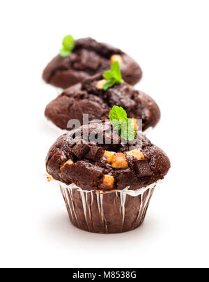 Triple chocolat muffins isolated on white Banque D'Images