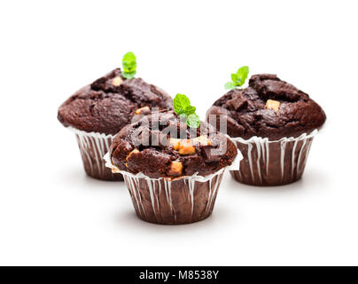 Triple chocolat muffins isolated on white Banque D'Images