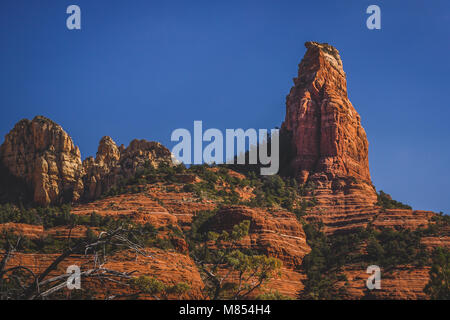 "La Fin" rock formation article en bonne place dans la Red Rock Secret Mountain Wilderness vue depuis le sentier de randonnée, Brins Mesa National Coconino Fo Banque D'Images