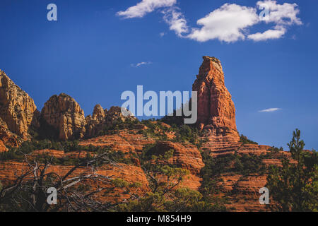 "La Fin" rock formation article en bonne place dans la Red Rock Secret Mountain Wilderness vue depuis le sentier de randonnée, Brins Mesa National Coconino Fo Banque D'Images