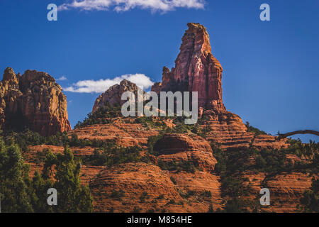 "La Fin" rock formation article en bonne place dans la Red Rock Secret Mountain Wilderness vue depuis le sentier de randonnée, Brins Mesa National Coconino Fo Banque D'Images