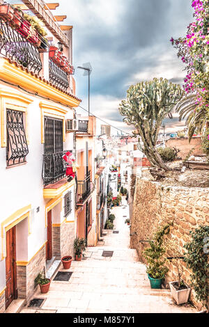 Belle vieille rue de la ville d'Alicante, Costa Blanca, Espagne Banque D'Images