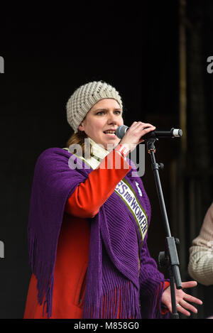 Jo Swinson MP s'exprimant lors de la femme 4 mars manifestation de l'égalité des femmes organisé par CARE International à Londres. 2019 chef du Parti libéral-démocrate Banque D'Images