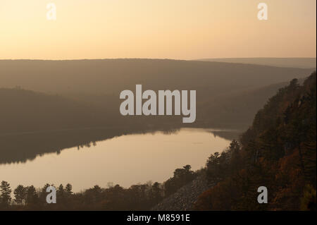 Vue depuis un belvédère à Devils Lake State Park, Wisconsin, États-Unis Banque D'Images