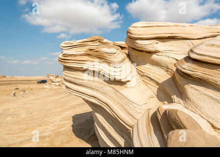 Les dunes fossiles, Al Wathba, Abu Dhabi, Emirats Arabes Unis. Sable durci (pierre de sable) Dunes à Abu Dhabi qui sont localement connu sous le nom de dunes fossiles Banque D'Images