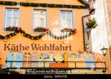 Allemagne, Rothenburg ob der Tauber, 30 Décembre 2017 : Kathe Wohlfahrt, décorations de Noël et magasin de jouets. Un magasin de jouets populaires en Allemagne. L'Europe. Banque D'Images