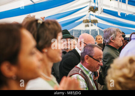 Prague, le 23 septembre 2017 : Célébration de la traditionnelle fête de la bière Oktoberfest allemand appelé. Les gens attendent le début de la maison de vacances. Banque D'Images