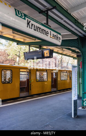 Berlin Zehlendorf. Krumme Lanke U-Bahn gare souterraine,South West Terminal de la ligne U3. La station a ouvert ses portes en 1929 et est nommé d'après un e Banque D'Images