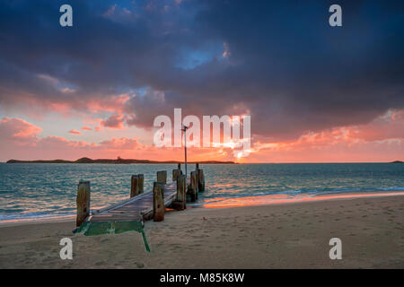 Point Mersey Jetty au coucher du soleil, à l'ouest de l'Australie de Shoalwater Banque D'Images