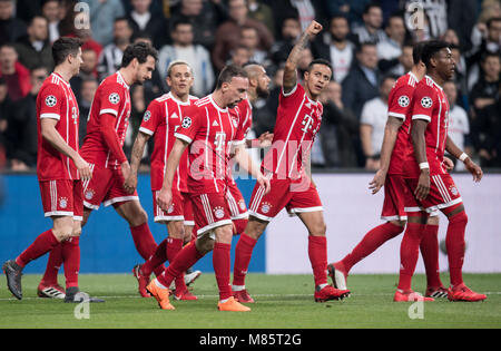 14 mars 2018, la Turquie, Istanbul : Football, Ligue des Champions, tour de 16 ans, Besiktas Istanbul vs Bayern Munich, au parc de Munich, Vodafone : joueurs célèbrent leur premier but de la partie. Photo : Sven Hoppe/dpa Banque D'Images