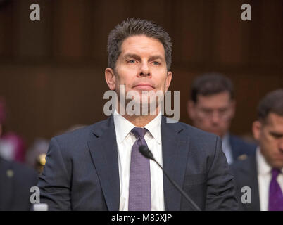 Washington, USA. 14 mars, 2018. David L. Bowdich, Directeur adjoint par intérim du Federal Bureau of Investigation (FBI), témoigne devant le comité du Sénat des États-Unis sur le pouvoir judiciaire au cours du débat de surveillance "d'examiner la prise de parc et des propositions législatives visant à améliorer la sécurité à l'école' sur la colline du Capitole à Washington, DC le mercredi 14 mars, 2018. Credit : MediaPunch Inc/Alamy Live News Banque D'Images