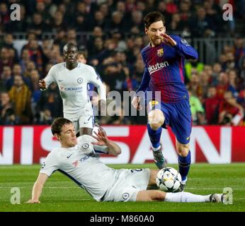 Barcelone, Espagne. 14Th Mar, 2018. Lionel Messi (Top) de Barcelone brise lors de la Ligue des Champions de l'UEFA 2017-2018 tour de jambe deuxième 16 match de foot entre Barcelone et Chelsea à Barcelone, Espagne, le 14 mars 2018. Barcelone a gagné 3-0. Credit : Joan Gosa/Xinhua/Alamy Live News Banque D'Images