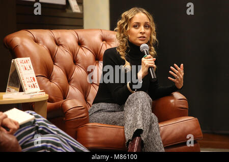 Los Angeles, CA, USA. 14Th Mar, 2018. Nicole Richie en photo au Cœur parler : la sagesse poétique d'une vie meilleure livre célébration à Barnes & Noble du Grove à Los Angeles, Californie le 14 mars 2018. Credit : Faye Sadou/media/Alamy Punch Live News Banque D'Images