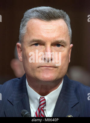 Thomas E. Brandon, Directeur adjoint, Chef du Bureau of Alcohol, Tobacco, Firearms and Explosives (ATF), témoigne devant le comité du Sénat des États-Unis sur le pouvoir judiciaire au cours du débat de surveillance "d'examiner la prise de parc et des propositions législatives visant à améliorer la sécurité à l'école' sur la colline du Capitole à Washington, DC le mercredi 14 mars, 2018. Credit : Ron Sachs / CNP - AUCUN FIL SERVICE · Photo : Ron Sachs/consolidé/dpa Banque D'Images