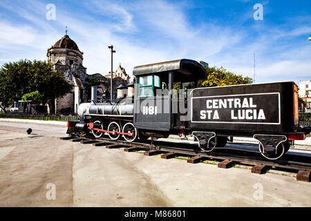 La Havane, Cuba - 12 décembre 2016 : ancien train à vapeur à La Havane sur un affichage de rue. Banque D'Images