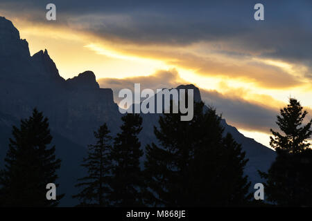 Montagnes et rivières spectaculaires des Rocheuses, Banff, Canmore Banque D'Images