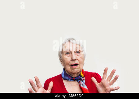 Close-up of a senior woman avec émotion d'horreur Banque D'Images