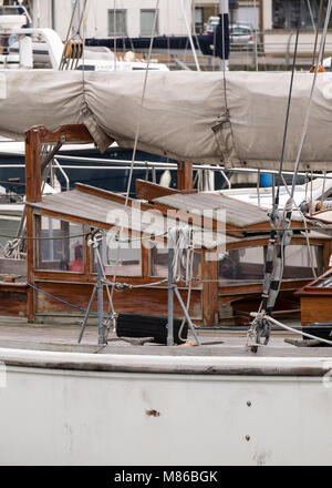 Mars 2018 - Détails des bateaux dans la Marina de Portishead, près de Bristol. Banque D'Images