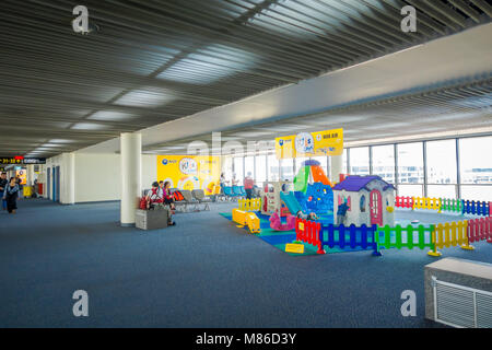 BANGKOK, THAÏLANDE - 01 février, 2018 : Piscine vue sur kidz zone zone à l'Aéroport International de Don Mueang Banque D'Images