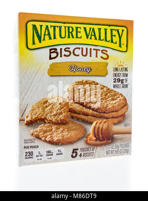 Winneconne, WI - 27 Février 2018 : une boîte de biscuits Nature Valley sur une base isolée. Banque D'Images