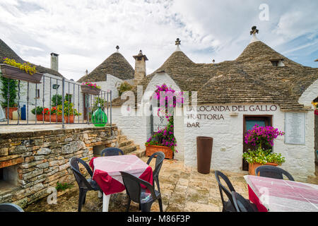 ALBEROBELLO (BA), ITALIE - 1 septembre 2016 : Alberobello, avec plus d'une centaine de milliers d'arrivées en 2015, les lecteurs du tourisme dans les Pouilles comme neuvième Banque D'Images