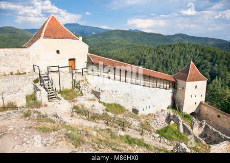 La citadelle de Rasnov a été construit autour de l'année 1215 par les chevaliers teutoniques, près de Brasov, Roumanie Banque D'Images