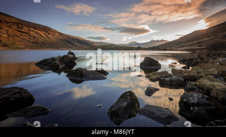 Llyn Mymbyr et Snowdon au coucher du soleil, Snowdonia, le Nord du Pays de Galles Banque D'Images