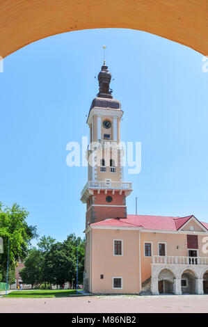 Hôtel de ville de Kamenets Podolsky en Ukraine. L'Hôtel de Ville de Kamenetz-Podolsk a été construite sur la place centrale de la vieille ville au 14e siècle et est consi Banque D'Images