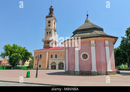 Hôtel de ville de Kamenets Podolsky en Ukraine. L'Hôtel de Ville de Kamenetz-Podolsk a été construite sur la place centrale de la vieille ville au 14e siècle et est consi Banque D'Images