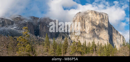 Panorama de El Capitan dans une journée ensoleillée après une tempête de neige Banque D'Images