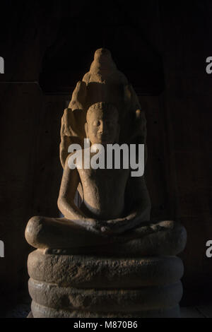 La sculpture du roi Jayavarman viii au temple Khmer ruines du parc historique de Phimai Phimai au Festival dans la ville de Phimai dans la provi Banque D'Images