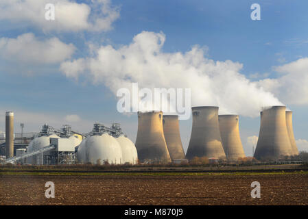 Nouvelle génération de turbines et de gaz l'installation de stockage de batterie chez drax power station uk Banque D'Images