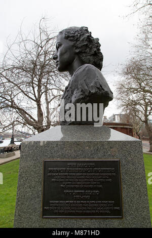 Statue de Violette Szabo (1921-1945) à Londres, en Angleterre. Le buste de stands par Lambeth Palace et commémore le sacrifice de guerre et réalisations Banque D'Images