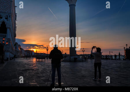 Scène tôt le matin sur la Piazza San Marco à Venise Italie Banque D'Images