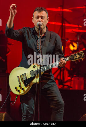 Manic Street Preachers Garniture samedi soir sur la scène principale au Festival 2016 ; victorieux, Southsea Hampshire Banque D'Images