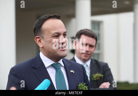 Taoiseach irlandais, Leo Varadkar parler aux médias à l'extérieur de la Maison Blanche à Washington DC, USA après des entretiens avec le président américain, Donald Trump. Banque D'Images