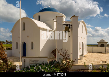 Une église par la mer, l'église St Nicholas, Paphos, Chypre Banque D'Images