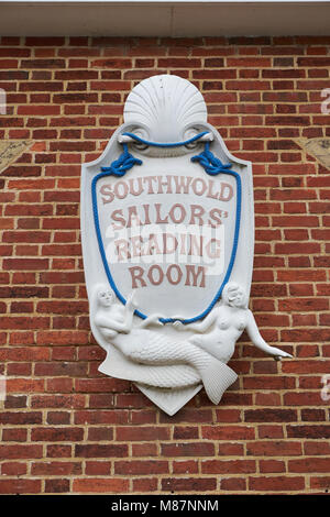 Inscrivez-vous à l'extérieur de la salle de lecture des marins de Southwold à Southwold, Suffolk, Angleterre. Banque D'Images