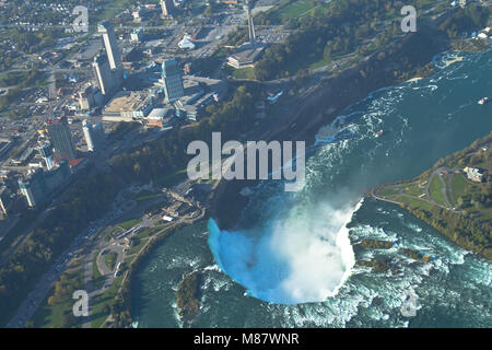 Vue aérienne de Niagara Falls de l'hélicoptère , Ontario, Canada Banque D'Images