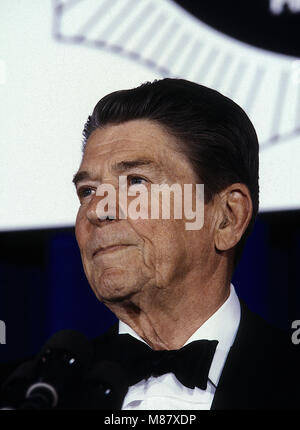 Washington, DC., USA, 15 mai 1986, le président Ronald Reagan au White House News Photographers black tie de la remise de prix annuelle.Credit : Mark Reinstein/MediaPunch Banque D'Images