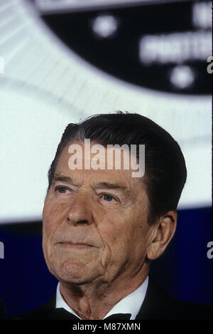 Washington, DC., USA, 15 mai 1986, le président Ronald Reagan au White House News Photographers black tie de la remise de prix annuelle.Credit : Mark Reinstein/MediaPunch Banque D'Images